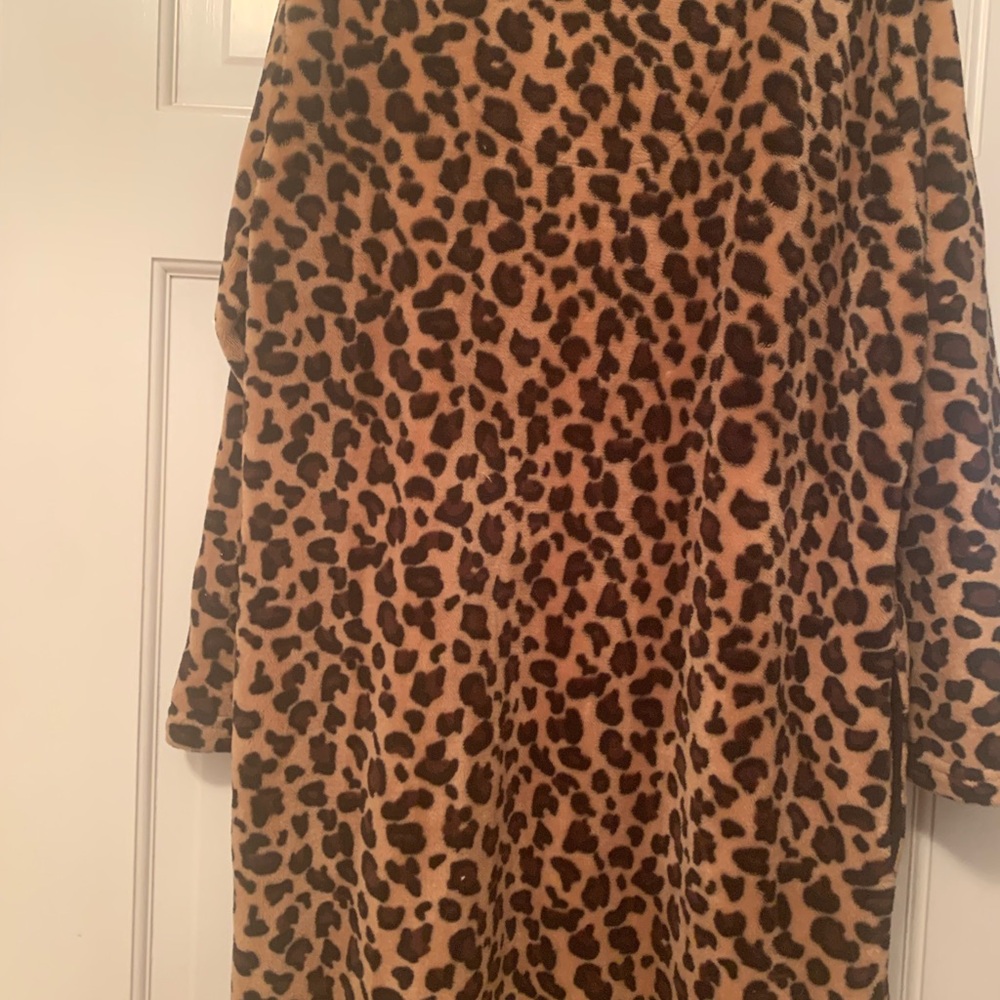 Leopard Print Long Velour Robe - Picture 3 of 6